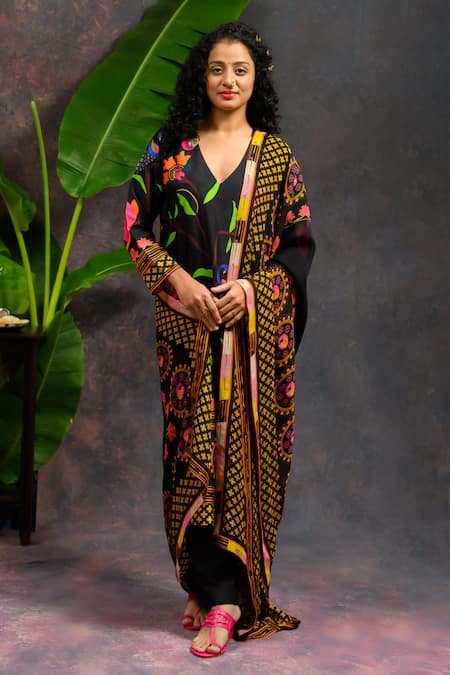 Buy Prachi Kamat Black Viscose, Silk, Organza V-neck Asawali Printed Kurta Set Buy_Prachi Kamat_Black Viscose, Silk, Organza V-neck Asawali Printed Kurta Set