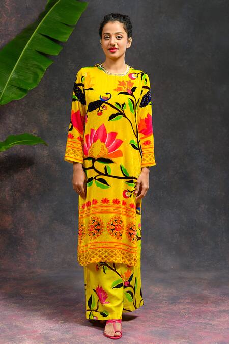Buy Prachi Kamat Yellow Silk, Velvet, Organza Round Neck Rajlaxmi Printed Kurta Set Buy_Prachi Kamat_Yellow Silk, Velvet, Organza Round Neck Rajlaxmi Printed Kurta Set
