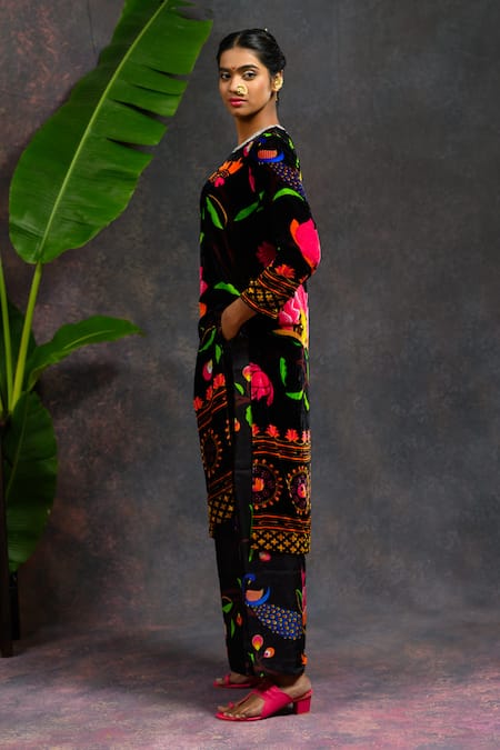 Prachi Kamat_Black Velvet, Silk, Organza Round Neck Rajlaxmi Printed Kurta Set _Online_at_Aza_Fashions