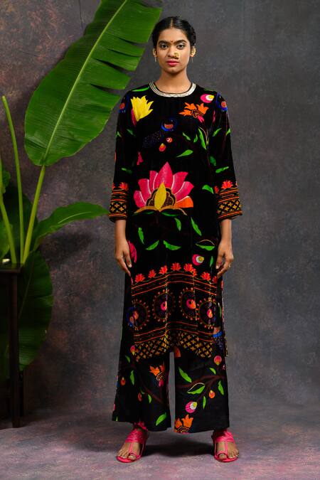 Buy_Prachi Kamat_Black Velvet, Silk, Organza Round Neck Rajlaxmi Printed Kurta Set 