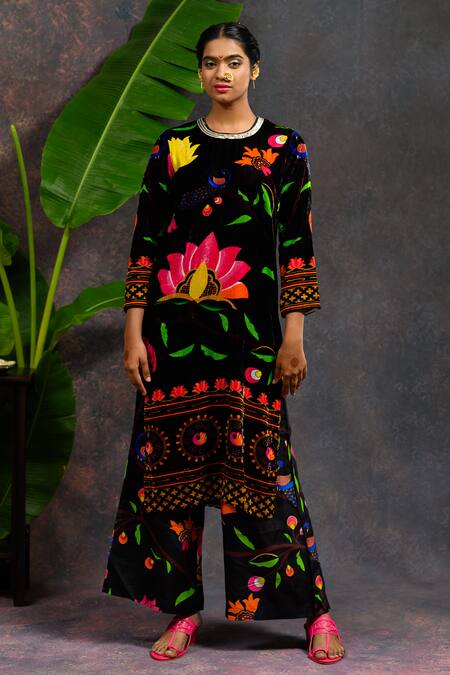 Shop_Prachi Kamat_Black Velvet, Silk, Organza Round Neck Rajlaxmi Printed Kurta Set 