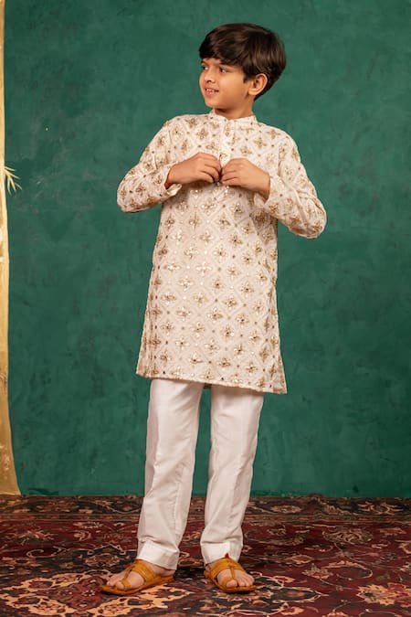 Shop JILMIL DREAMWEAR Off White Georgette Mirrors, Embroidery Work Kurta Set Online at Aza Fashions Shop_JILMIL DREAMWEAR_Off White Georgette Mirrors, Embroidery Work Kurta Set _Online_at_Aza_Fashions