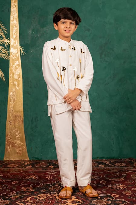 JILMIL DREAMWEAR White Silk Embroidery Acrylic Bundi Kurta Set at Aza Fashions JILMIL DREAMWEAR_White Silk Embroidery Acrylic Bundi Kurta Set _at_Aza_Fashions