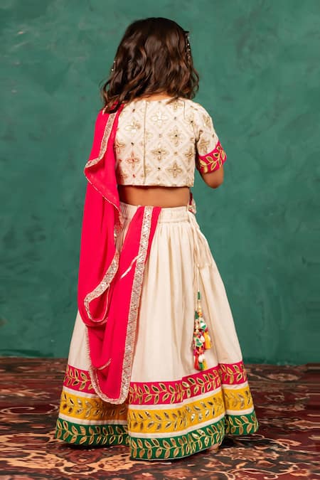 JILMIL DREAMWEAR Embroidered Lehenga Set 