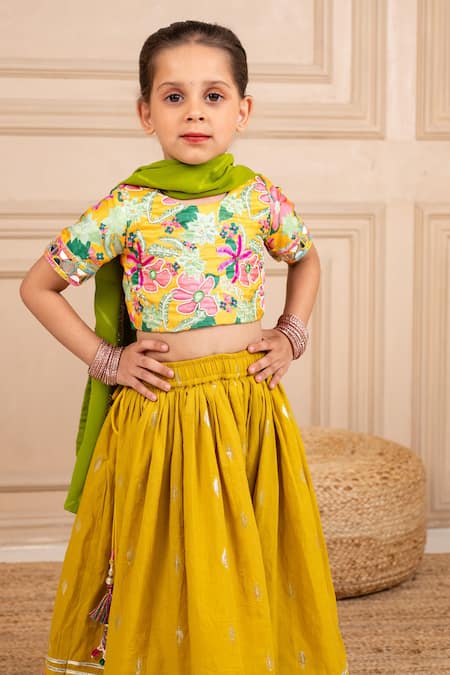 JILMIL DREAMWEAR Yellow Polyester Embroidery, Mirrors, Zari Printed Blouse Lehenga Set at Aza Fashions JILMIL DREAMWEAR_Yellow Polyester Embroidery, Mirrors, Zari Printed Blouse Lehenga Set _at_Aza_Fashions