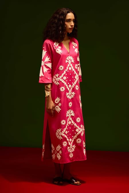 Buy_Indian Summer Story_Fuchsia Cotton Embroidery Split V-neck Thread Dress _Online_at_Aza_Fashions
