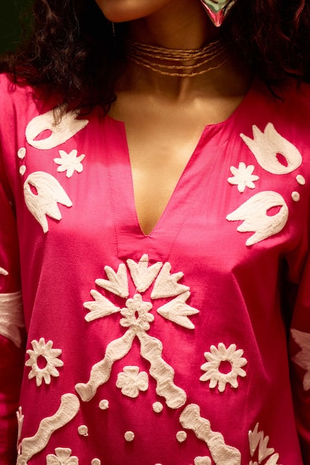 Buy_Indian Summer Story_Fuchsia Cotton Embroidery Split V-neck Thread Dress 