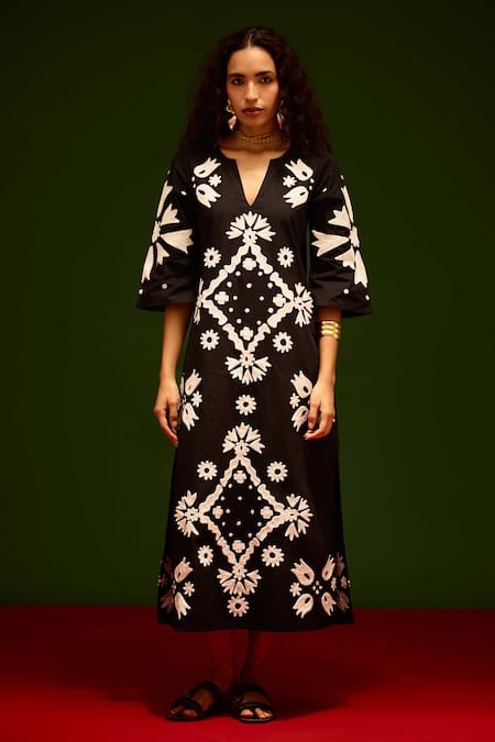 Buy_Indian Summer Story_Black Cotton Embroidery Split V-neck Sitara Thread Dress _Online_at_Aza_Fashions