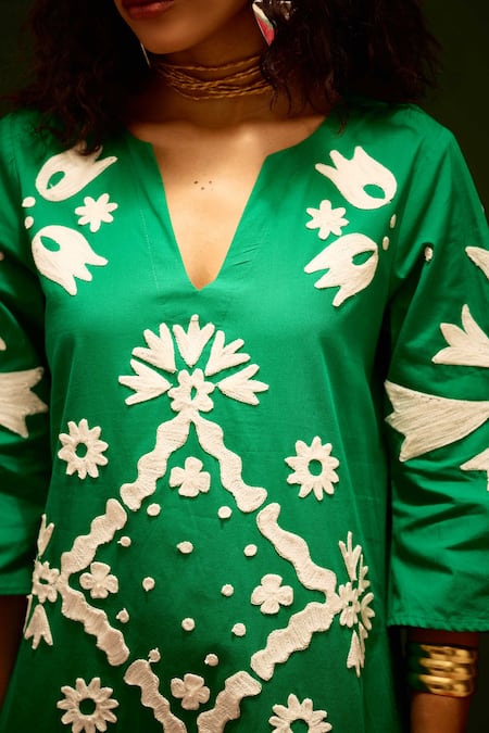Buy_Indian Summer Story_Green Cotton, Poplin Embroidery Split V-neck Sitara Thread Dress 