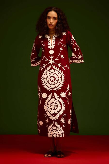 Buy_Indian Summer Story_Maroon Cotton, Poplin Embroidery Split V-neck Wave Thread Dress _Online_at_Aza_Fashions
