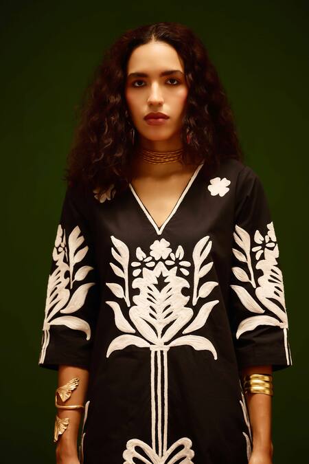 Buy_Indian Summer Story_Black Cotton, Poplin Embroidery V-neck Tulip Thread Dress 