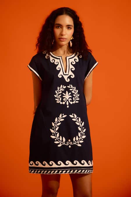 Buy_Indian Summer Story_Black Cotton, Poplin Embroidery Split V-neck Wave Thread Dress _Online_at_Aza_Fashions