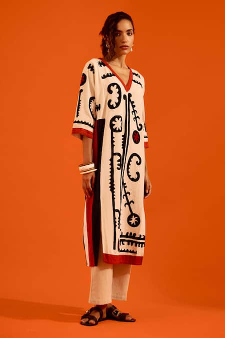 Indian Summer Story_Beige Jacquard Embroidery V-neck Maasai Motif Kurta And Pant Set _Online_at_Aza_Fashions