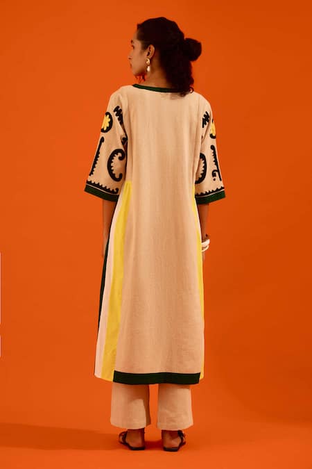 Indian Summer Story Thread Embroidered Kurta & Pant Set 