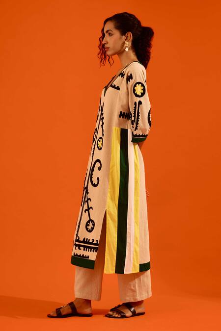 Indian Summer Story_Beige Embroidery V-neck Thread Kurta And Pant Set _Online_at_Aza_Fashions