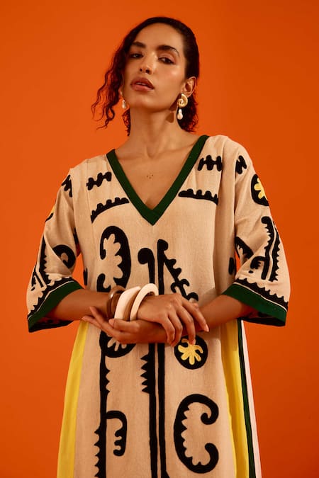 Indian Summer Story_Beige Embroidery V-neck Thread Kurta And Pant Set _at_Aza_Fashions