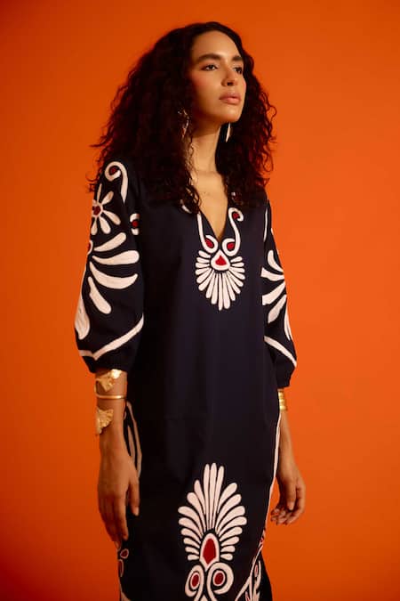 Buy_Indian Summer Story_Black Cotton, Poplin Embroidery V-neck Botanical Thread Dress _Online_at_Aza_Fashions