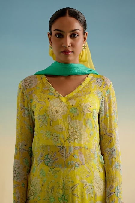 Shetab Kazmi_Yellow Cotton Tassels, Embroidery V-neck Garden Print Kurta Set _at_Aza_Fashions