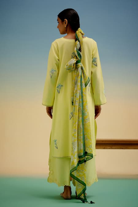 Shetab Kazmi Flower Embroidered Kurta Set 