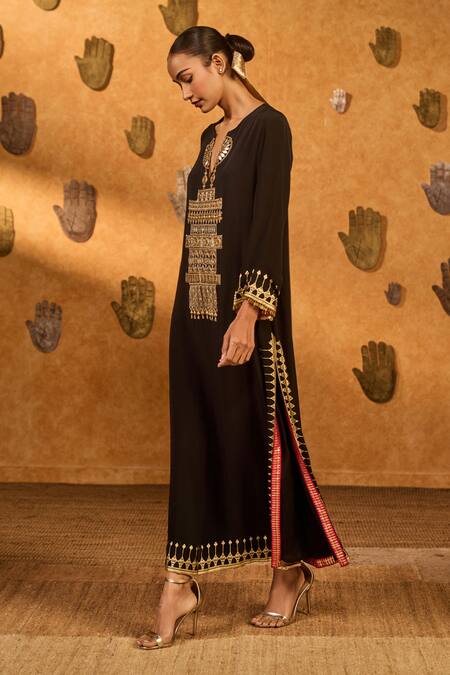 Shop_Masaba_Black Crepe Embroidery, Foil Printing Split V-neck Desert Muse Kaftan _Online_at_Aza_Fashions