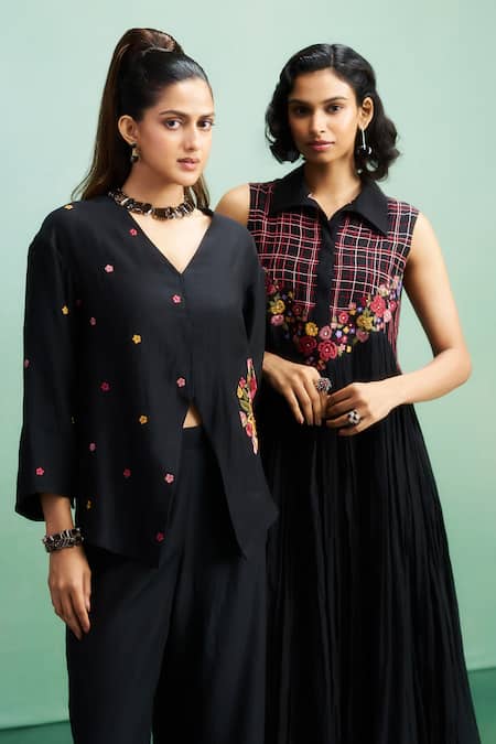 Buy_Purple Patch_Black Silk, Chanderi, Shantoon Embroidery V-neck Rose Top With Pant 