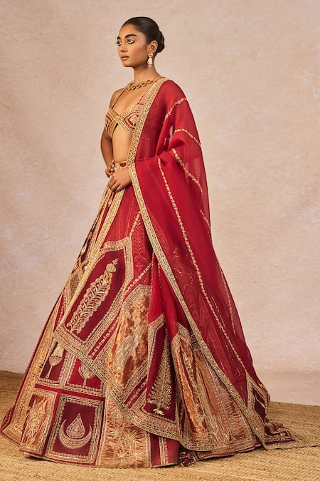 Buy Masaba Red Tissue, Silk, Organza Tenu Takdi Ravah 12 Kalis Bridal Lehenga Set Online at Aza Fashions Buy_Masaba_Red Tissue, Silk, Organza Tenu Takdi Ravah 12 Kalis Bridal Lehenga Set _Online_at_Aza_Fashions