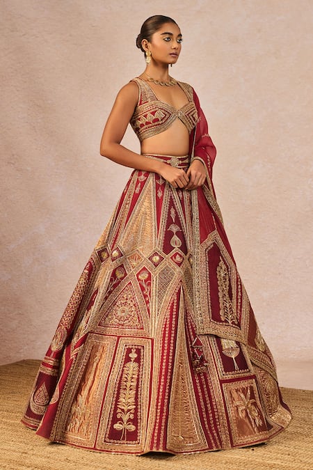 Shop Masaba Red Tissue, Silk, Organza Tenu Takdi Ravah 12 Kalis Bridal Lehenga Set Online at Aza Fashions Shop_Masaba_Red Tissue, Silk, Organza Tenu Takdi Ravah 12 Kalis Bridal Lehenga Set _Online_at_Aza_Fashions