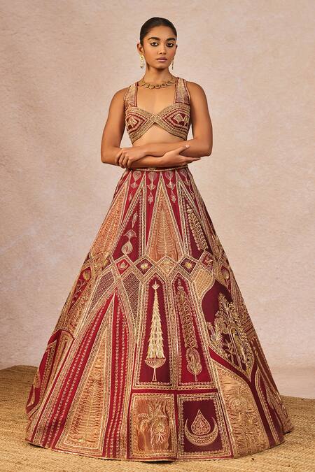 Masaba Red Tissue, Silk, Organza Tenu Takdi Ravah 12 Kalis Bridal Lehenga Set at Aza Fashions Masaba_Red Tissue, Silk, Organza Tenu Takdi Ravah 12 Kalis Bridal Lehenga Set _at_Aza_Fashions