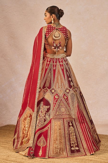 Masaba Red Tissue, Silk, Organza Tenu Takdi Ravah 12 Kalis Bridal Lehenga Set Online at Aza Fashions Masaba_Red Tissue, Silk, Organza Tenu Takdi Ravah 12 Kalis Bridal Lehenga Set _Online_at_Aza_Fashions