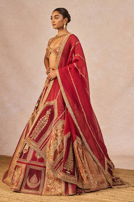 Buy Masaba Red Tissue, Silk, Organza Tenu Takdi Ravah 12 Kalis Bridal Lehenga Set Online at Aza Fashions Buy_Masaba_Red Tissue, Silk, Organza Tenu Takdi Ravah 12 Kalis Bridal Lehenga Set _Online_at_Aza_Fashions