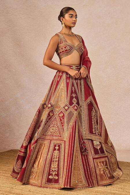 Shop Masaba Red Tissue, Silk, Organza Tenu Takdi Ravah 12 Kalis Bridal Lehenga Set Online at Aza Fashions Shop_Masaba_Red Tissue, Silk, Organza Tenu Takdi Ravah 12 Kalis Bridal Lehenga Set _Online_at_Aza_Fashions