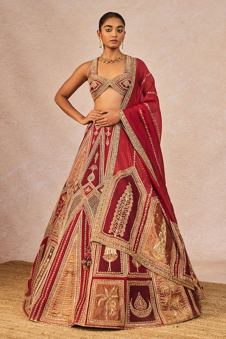 Masaba Red Tissue, Silk, Organza Tenu Takdi Ravah 12 Kalis Bridal Lehenga Set at Aza Fashions Masaba_Red Tissue, Silk, Organza Tenu Takdi Ravah 12 Kalis Bridal Lehenga Set _at_Aza_Fashions
