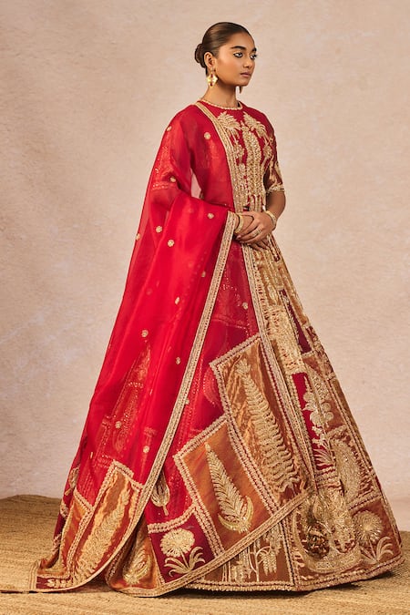 Shop Masaba Red Tissue, Organza Embroidery, Dil Ke Pass 12 Kalis Bridal Lehenga Set Online at Aza Fashions Shop_Masaba_Red Tissue, Organza Embroidery, Dil Ke Pass 12 Kalis Bridal Lehenga Set _Online_at_Aza_Fashions