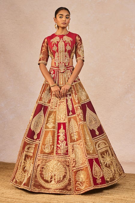 Buy Masaba Red Tissue, Organza Embroidery, Dil Ke Pass 12 Kalis Bridal Lehenga Set Buy_Masaba_Red Tissue, Organza Embroidery, Dil Ke Pass 12 Kalis Bridal Lehenga Set