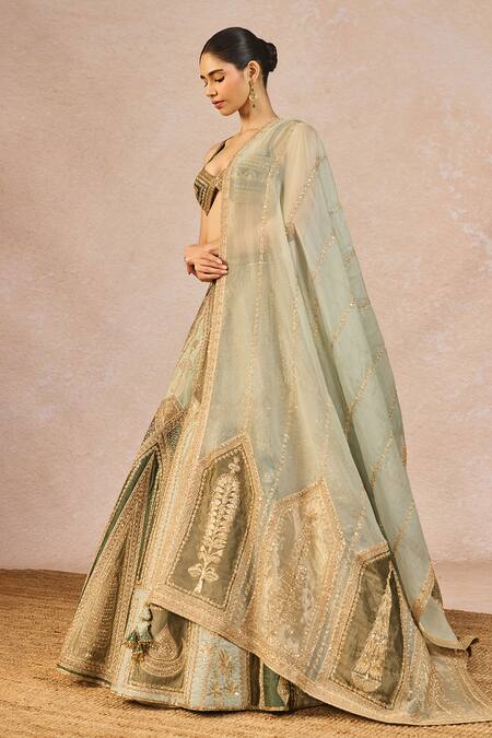 Buy_Masaba_Green Tissue, Organza Embroidery, Jaise Koi Sapna 12 Kalis Lehenga Set _Online_at_Aza_Fashions