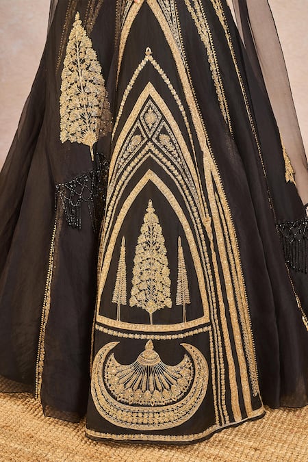 Buy_Masaba_Black Organza, Silk Embroidery, Zari, Aankhon Ka Paigam 12 Kalis Lehenga Set 