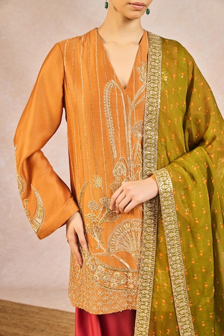 Buy_Masaba_Rust Chanderi Embroidery, Zari, Lace, Sequins V-neck Garam Masala Kurta Set _Online_at_Aza_Fashions