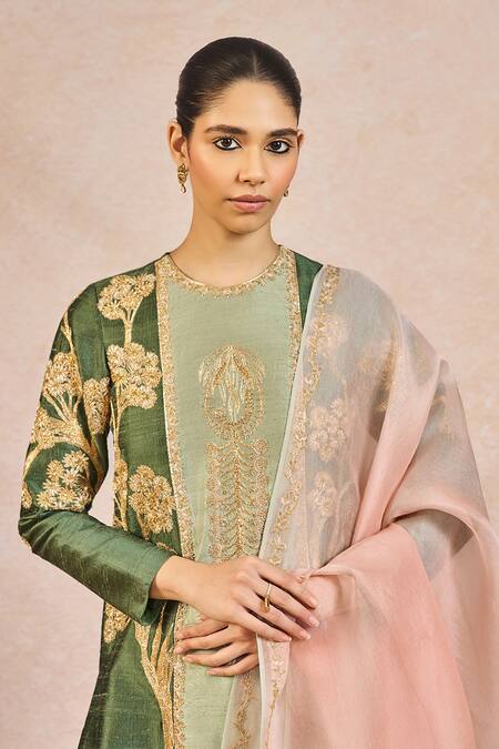 Shop Masaba Green Silk, Organza Embroidery, Cut Work Round Neck Jaise Koi Sapna Kurta Set Online at Aza Fashions Shop_Masaba_Green Silk, Organza Embroidery, Cut Work Round Neck Jaise Koi Sapna Kurta Set _Online_at_Aza_Fashions