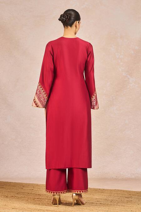 Masaba_Red Silk, Organza Embroidery, Patchwork, Zari V-neck Baat Ban Gyi Kurta Set _Online_at_Aza_Fashions