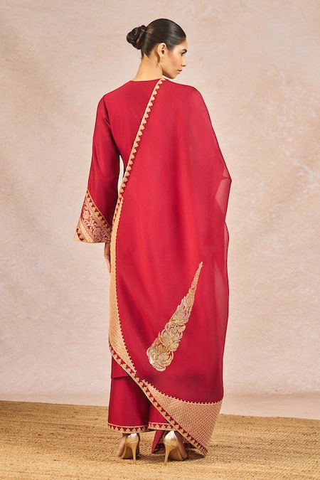 Masaba Baat Ban Gyi Embroidered Kurta Set 