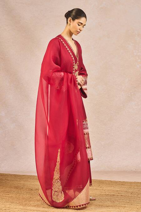 Buy_Masaba_Red Silk, Organza Embroidery, Patchwork, Zari V-neck Baat Ban Gyi Kurta Set _Online_at_Aza_Fashions