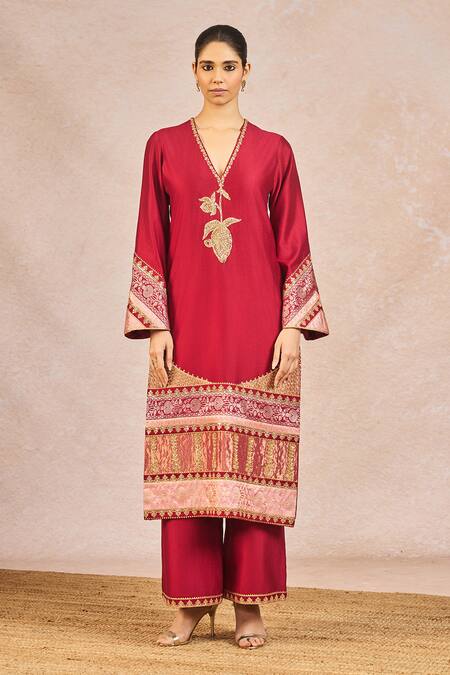 Masaba_Red Silk, Organza Embroidery, Patchwork, Zari V-neck Baat Ban Gyi Kurta Set _at_Aza_Fashions