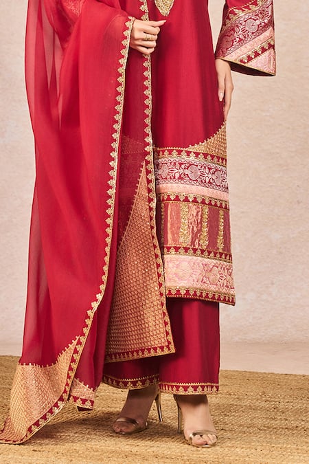 Buy_Masaba_Red Silk, Organza Embroidery, Patchwork, Zari V-neck Baat Ban Gyi Kurta Set 