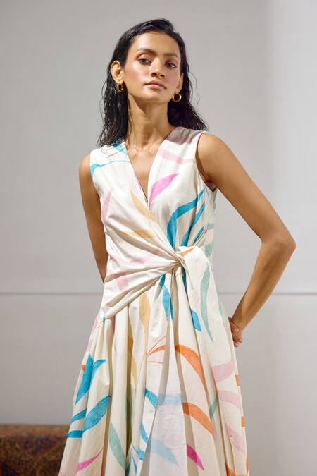 Lavanya Ahuja_Off White Cotton, Poplin V-neck Kindred Spirit Printed Tie Up Dress _Online_at_Aza_Fashions