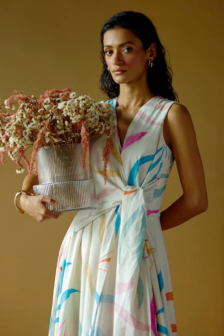 Lavanya Ahuja_Off White Cotton, Poplin V-neck Kindred Spirit Printed Tie Up Dress _at_Aza_Fashions