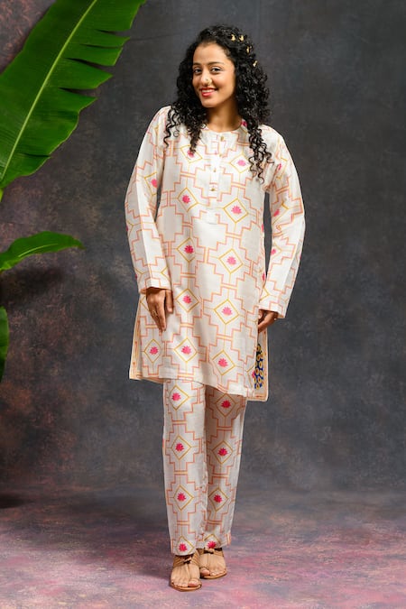 Buy Prachi Kamat White Viscose, Silk Round Neck Morviika Printed Kurta With Pant Online at Aza Fashions Buy_Prachi Kamat_White Viscose, Silk Round Neck Morviika Printed Kurta With Pant _Online_at_Aza_Fashions
