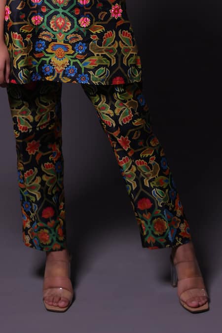 Thetaa_Multi Color Chanderi Silk, Shantoon Embroidery Floral Print Kurta And Pant Set _Online_at_Aza_Fashions