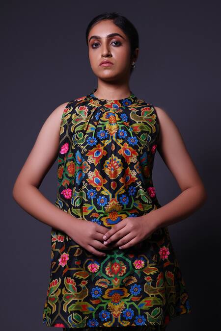 Thetaa_Multi Color Chanderi Silk, Shantoon Embroidery Floral Print Kurta And Pant Set _at_Aza_Fashions