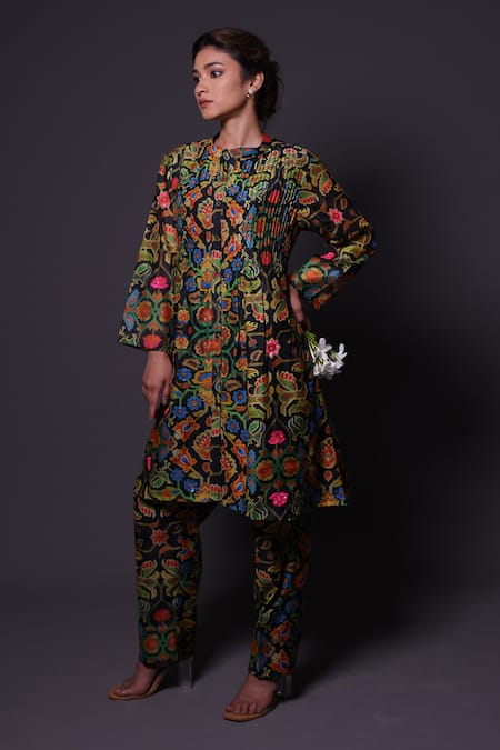 Thetaa_Multi Color Chanderi Silk, Shantoon Embroidery Round Printed Kurta And Pant Set_Online_at_Aza_Fashions