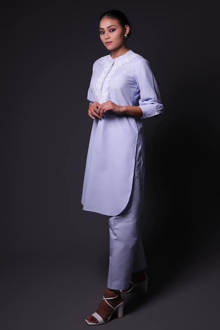 Buy_Thetaa_Blue Linen, Shantoon Embroidery Mandarin Collar Floral Kurta And Pant Set _Online_at_Aza_Fashions